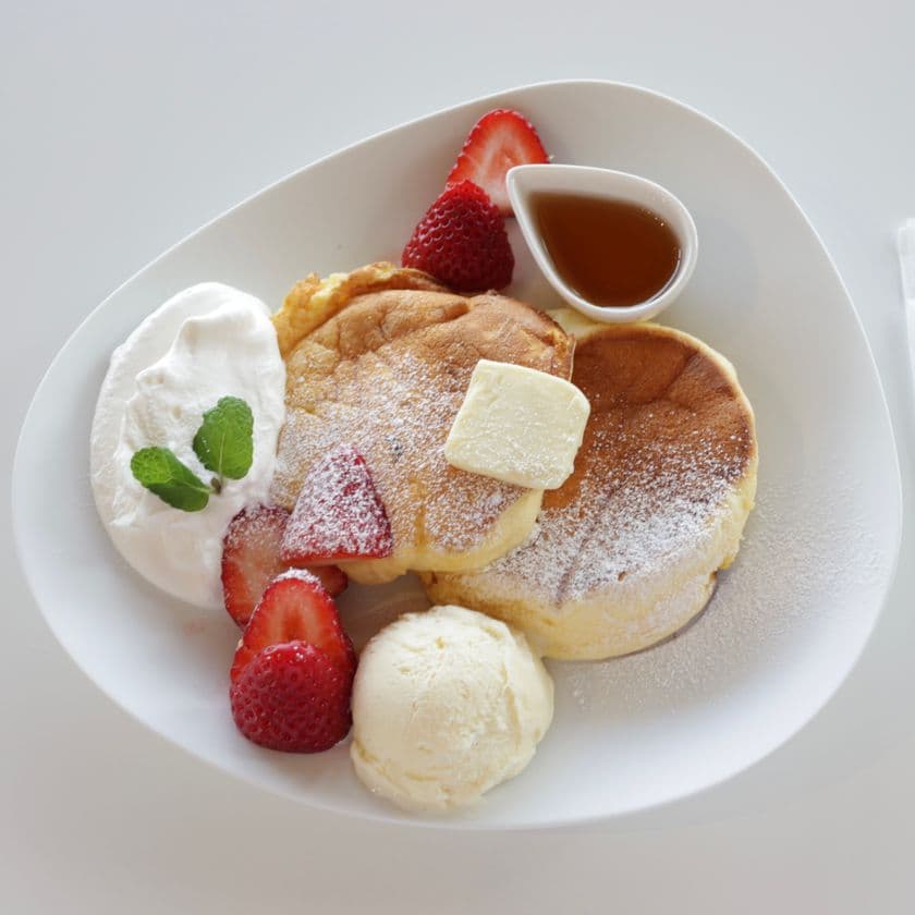 奈良県発 フルーツスイーツ工房＆cafe果菓欧の新作スイーツ！
農園直送フルーツ＆フワフワ食感の「果菓欧のパンケーキ」発売
